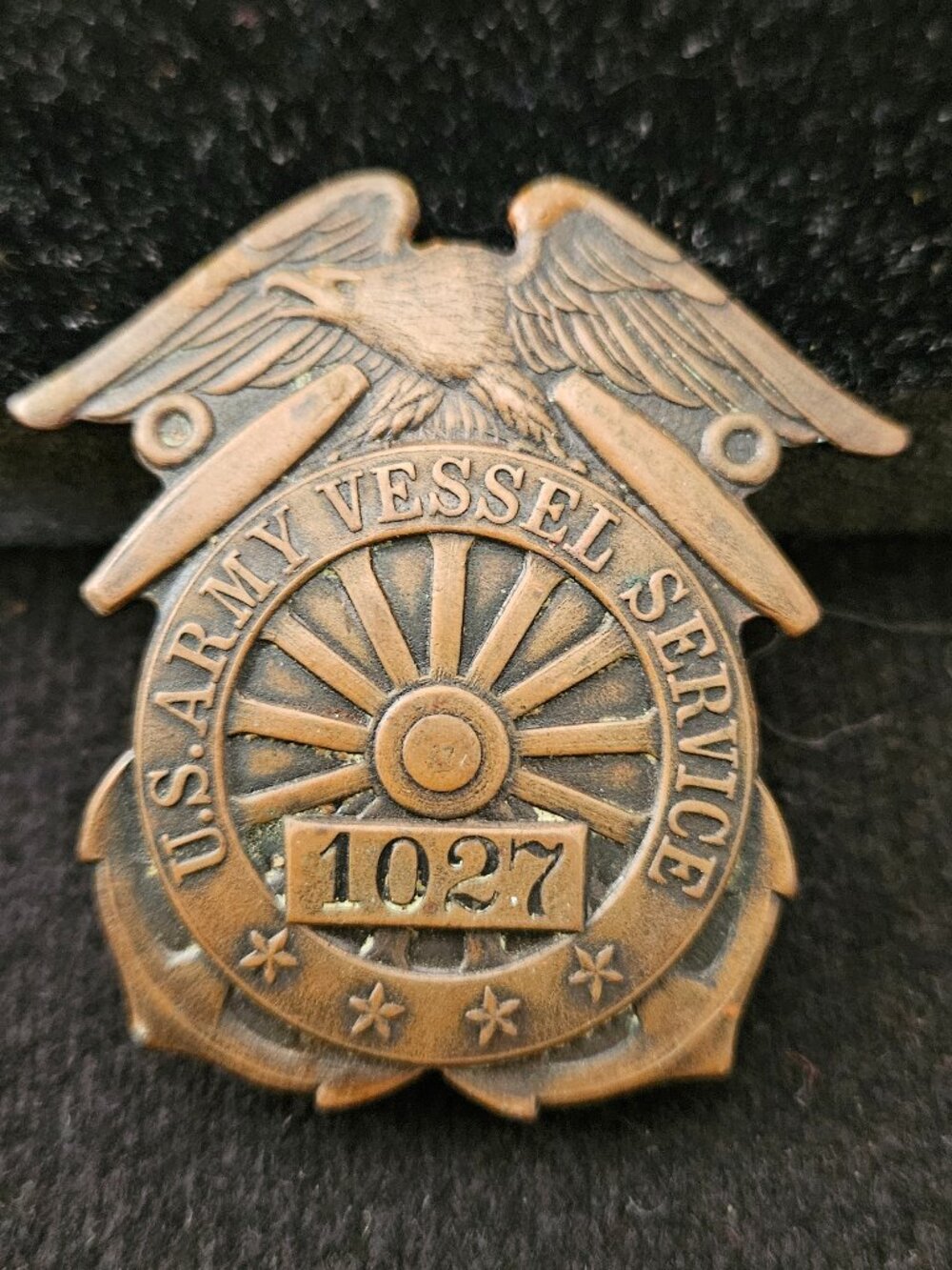 U.S. ARMY VESSEL SERVICE - WWI - BADGE #1027
